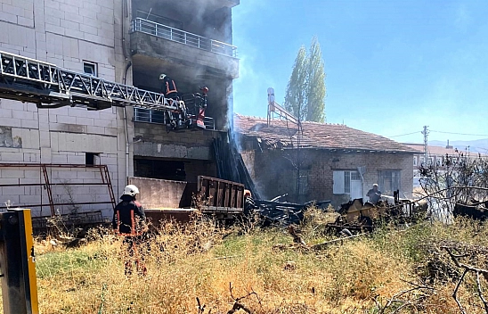 Malatya'da yangın paniği: Ev ve tarım arazisinde büyük zarar