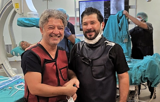 Malatya'da yaşlı hastaya neştersiz müdahale: 7.9 cm'lik dev anevrizma kapandı!