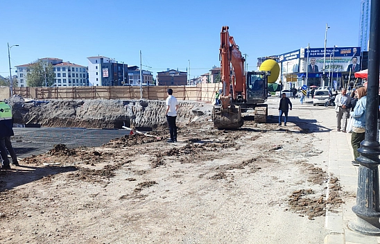 Malatya'da yeni çarşı şantiyesinde göçük! Akpınar trafiğe kapatıldı...