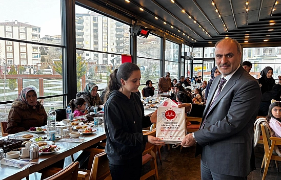 Malatya'da yetim çocuklar iftar sofrasında buluştu
