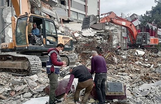 Yıkılan Öğretmenevinin İnşaatına Neden Başlanmadı? Belirsizlik Malatya'ya Kaybettiriyor!