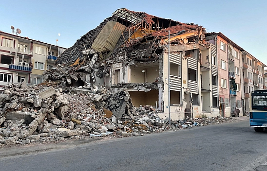 Malatya'da Yıkım Skandalı: Enkazın Üzerinden Servet Kazanmışlar!