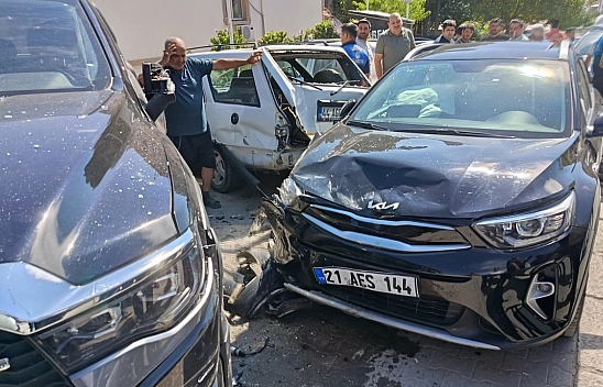 Malatya'da zincirleme kaza: 4 araca çarparak durabildi