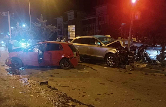 Malatya'da zincirleme kaza| 4 araç çarpıştı, 7 kişi yaralandı