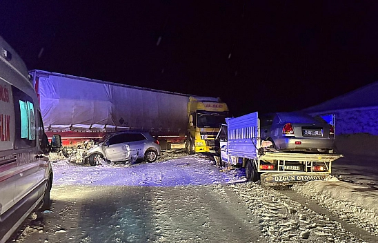 Malatya'da Zincirleme Trafik Kazası: 3 Yaralı!