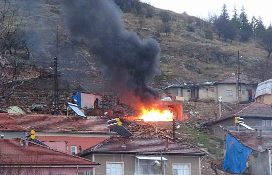 Malatya'daki çadır yangını korkuttu
