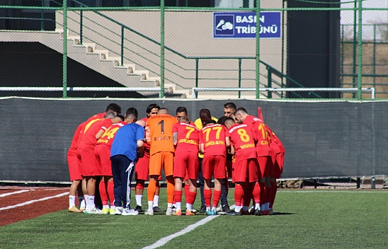 Malatya Derbisinde Gol, Kırmızı Kart Seli: Malatyaspor Beraberliği Kurtardı!