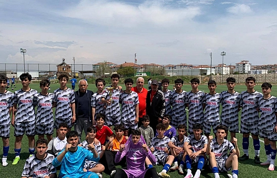 Fenerspor şampiyonluk kupasını kaldırdı