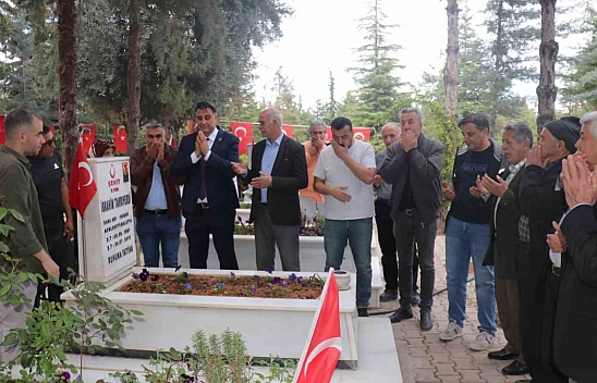 Malatya Gazi ve Şehit Aileleri Derneği'nde bayrak değişimi