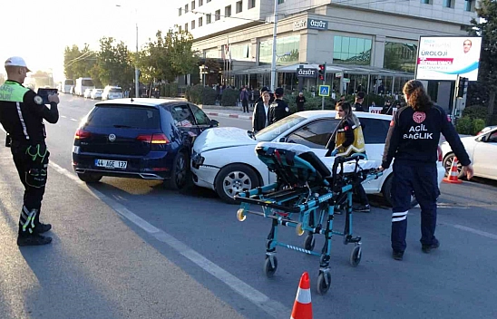 Malatya'da İki Otomobil Çarpıştı: 1 Yaralı