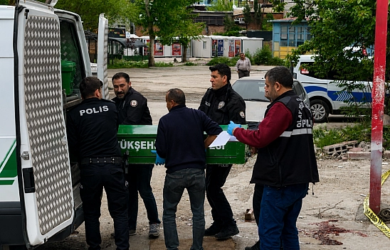 Malatya'da feci ölüm: Direğe çıktı, metrelerce yüksekten yere çakıldı!