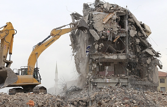 Malatya'da yıkım çalışmaları hızlandı