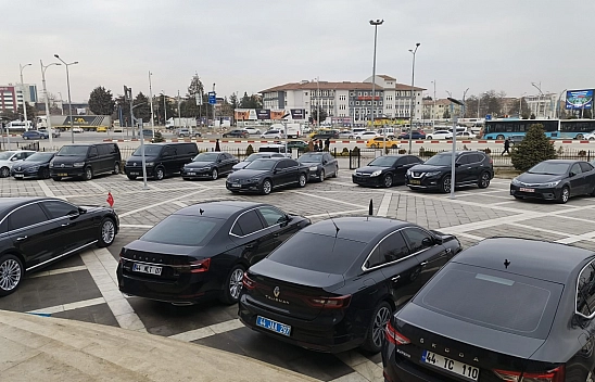 Malatya'yı ayağa kaldırdı, yerli otomobile binmedi: Vali Yavuz Audi'den vazgeçemiyor