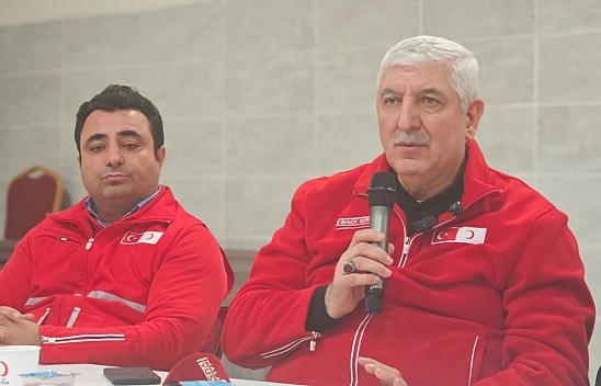 Malatyalı Çiftçiye Kızılay Desteği | Kayısıya Alternatif Çilek Bahçeleri Kuruluyor