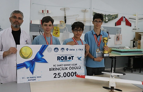 Malatyalı liselilerden büyük başarı: İHA'yla dünya birinciliği!