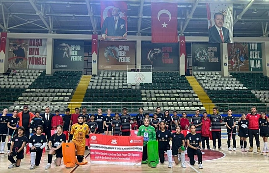 Malatyalı sporcular dostluk maçında buluştu