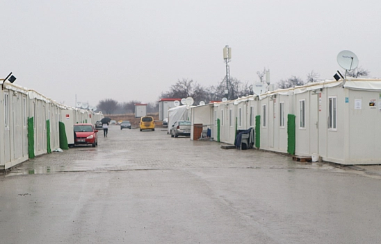 Malatyalılar,  konteyner kentlerde bayrama hazırlanıyor