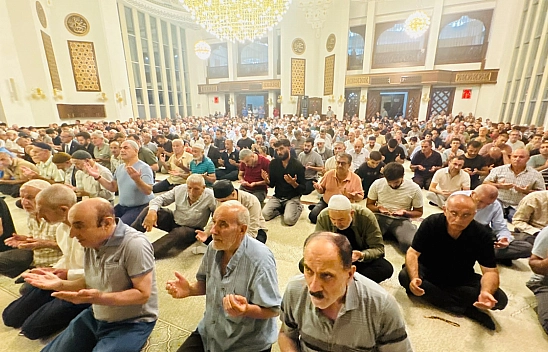 Malatyalılar Mevlit Kandili'nde camilere akın etti