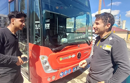 Malatyalıların yolculuğuna renk kattı: Otobüste türkü ziyafeti....