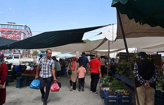 Markette Fiyatı Yüksek Bulan Vatandaşlar Çareyi Pazarda Buldu! Peki Fiyatlar nasıl? İşte Güncel Fiyatlar!