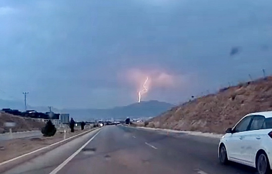 Meteoroloji uyarmıştı: Malatya'da saatteki hızı 60 kilometreye ulaştı