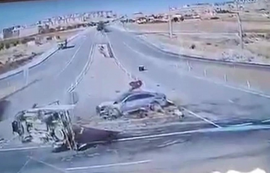 MHP'li vekilin yaralandığı kaza kamerada