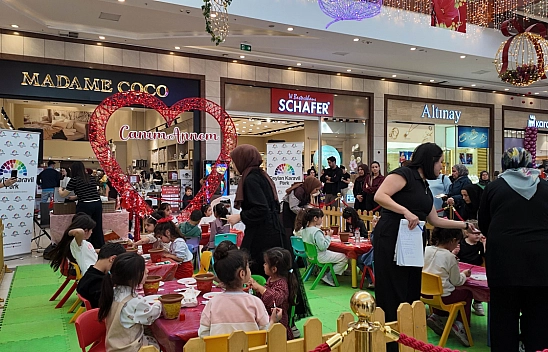 Minik Eller Anneleri İçin Hünerlerini Sergiliyor
