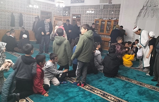 Minik kalpler camilere akın etti