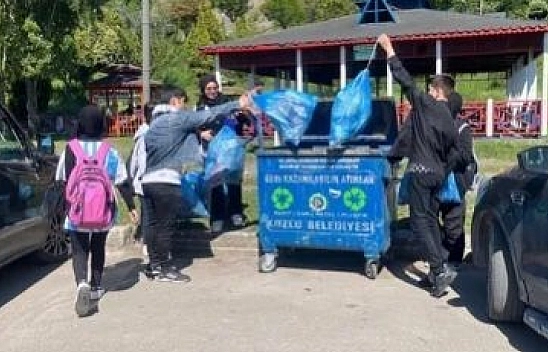 Minik öğrencilerden örnek davranış