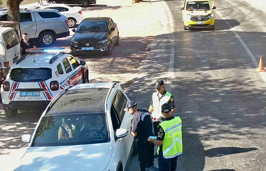 Jandarma Trafik ekiplerinden anlamlı bayram sürprizi