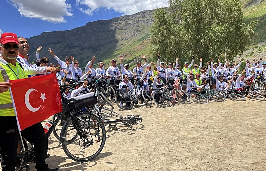 Nemrut'tan Nemrut'a Bisiklet Tutkunları Doğu'yu Pedalla Aşıyor!