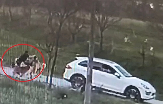 Oğlu için kendini feda etti!