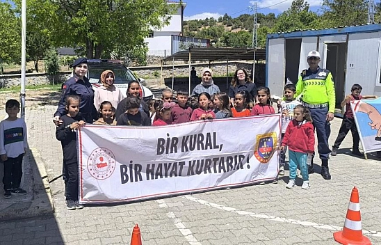 Öğrencilere trafik eğitimi verildi