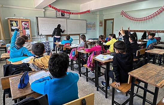 Öğretmenlerin gözü kulağı bu duyurudaydı: Başvuru takvimi açıklandı!