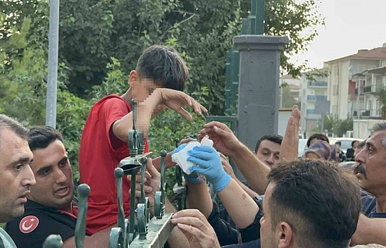 Kapalı okul bahçesi faciası Demir parmaklık az daha canından ediyordu