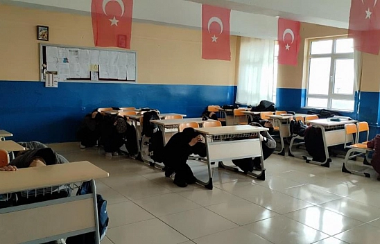 Okullarda deprem tatbikatı gerçekleştirildi