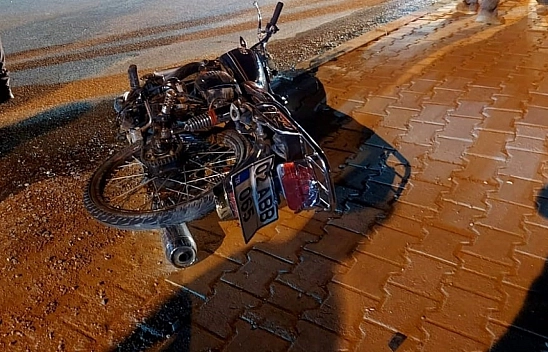 Otomobil ile motosiklet çarpıştı: 1 yaralı