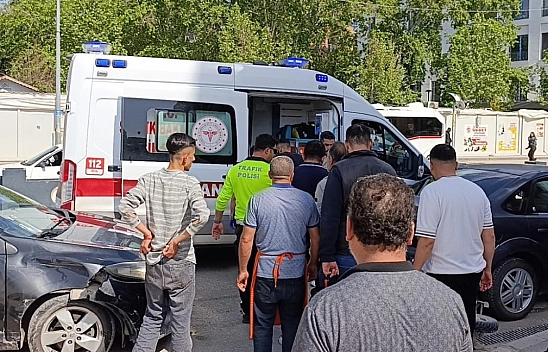 Otomobil ile motosiklet çarpıştı: 1 yaralı