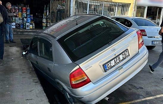 Otomobil kanala düştü