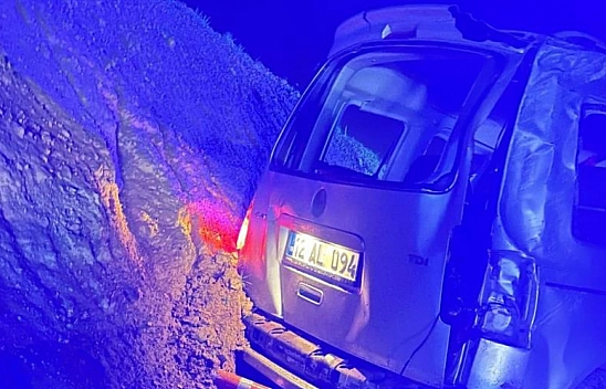 Otomobil şarampole yuvarlandı: 2 yaralı