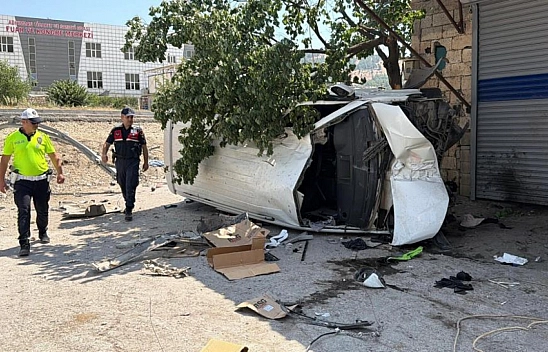 Panelvan şarampole yuvarlandı: 1'i ağır 8 yaralı