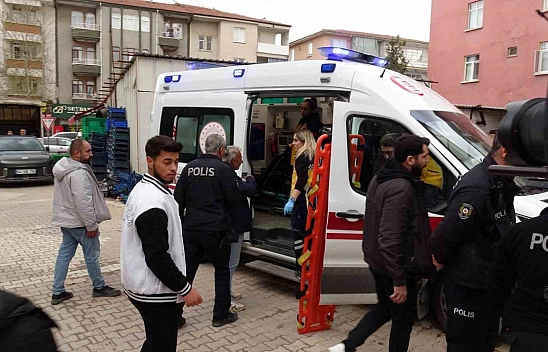 Parasını alamayınca eylem için inşaata çıkan işçiyi polis ikna etti