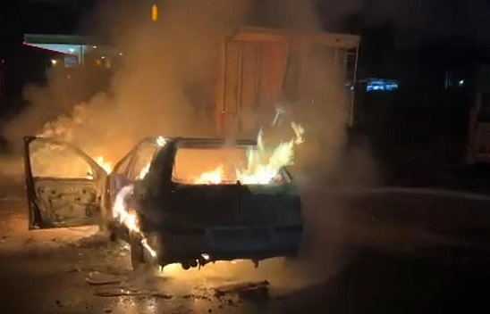 Otomobil alev topuna döndü