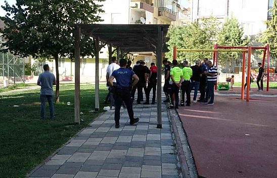 Parkta silahlı saldırıya uğradı