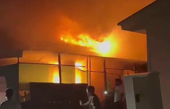 Prefabrik evlerde yangın çıktı