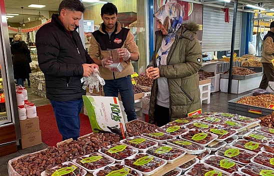 Hurma tezgahlarda yerini aldı! İşte fiyatlar...