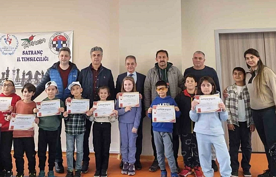 Satranç turnuvasında dereceye girdiler