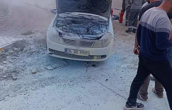Seyir halindeki araç alevlere teslim oldu