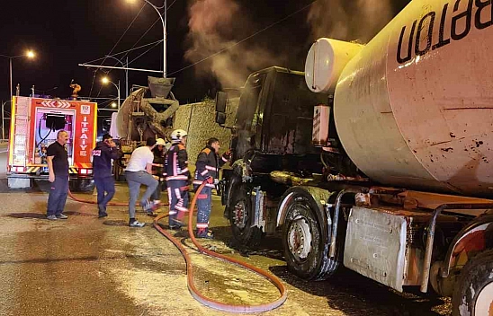 Malatya'da Seyir Halindeki Mikser Alev Aldı