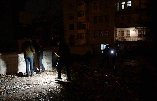 Silahlı ve bıçaklı kavgada kan aktı: 2 yaralı